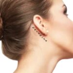 Nankurunaisa Tattoo behind the ear Japanese hiragana writing